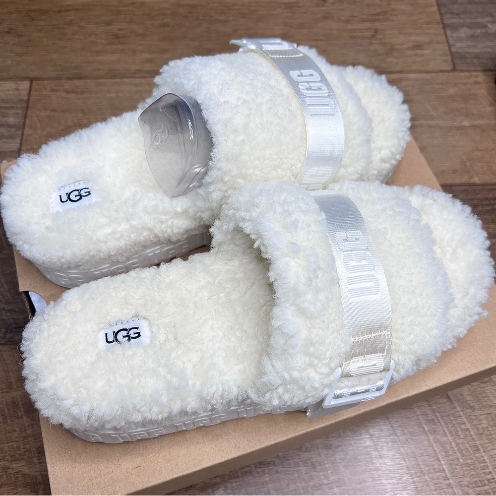BNIB UGG Fluffita Sandals Slippers Size 8
